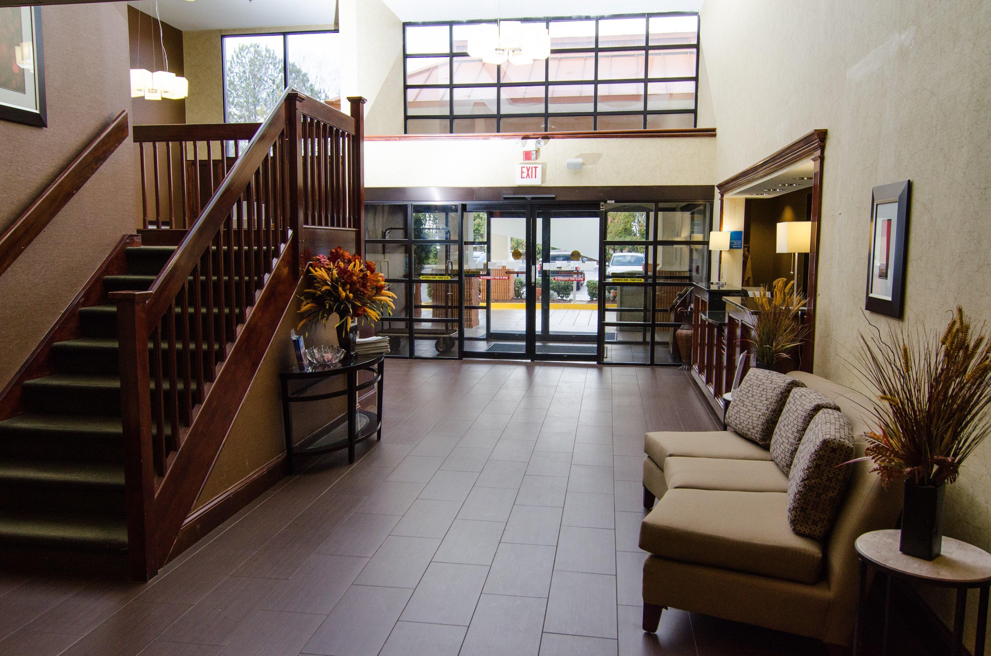 Lexington Inn And Suites Exterior photo